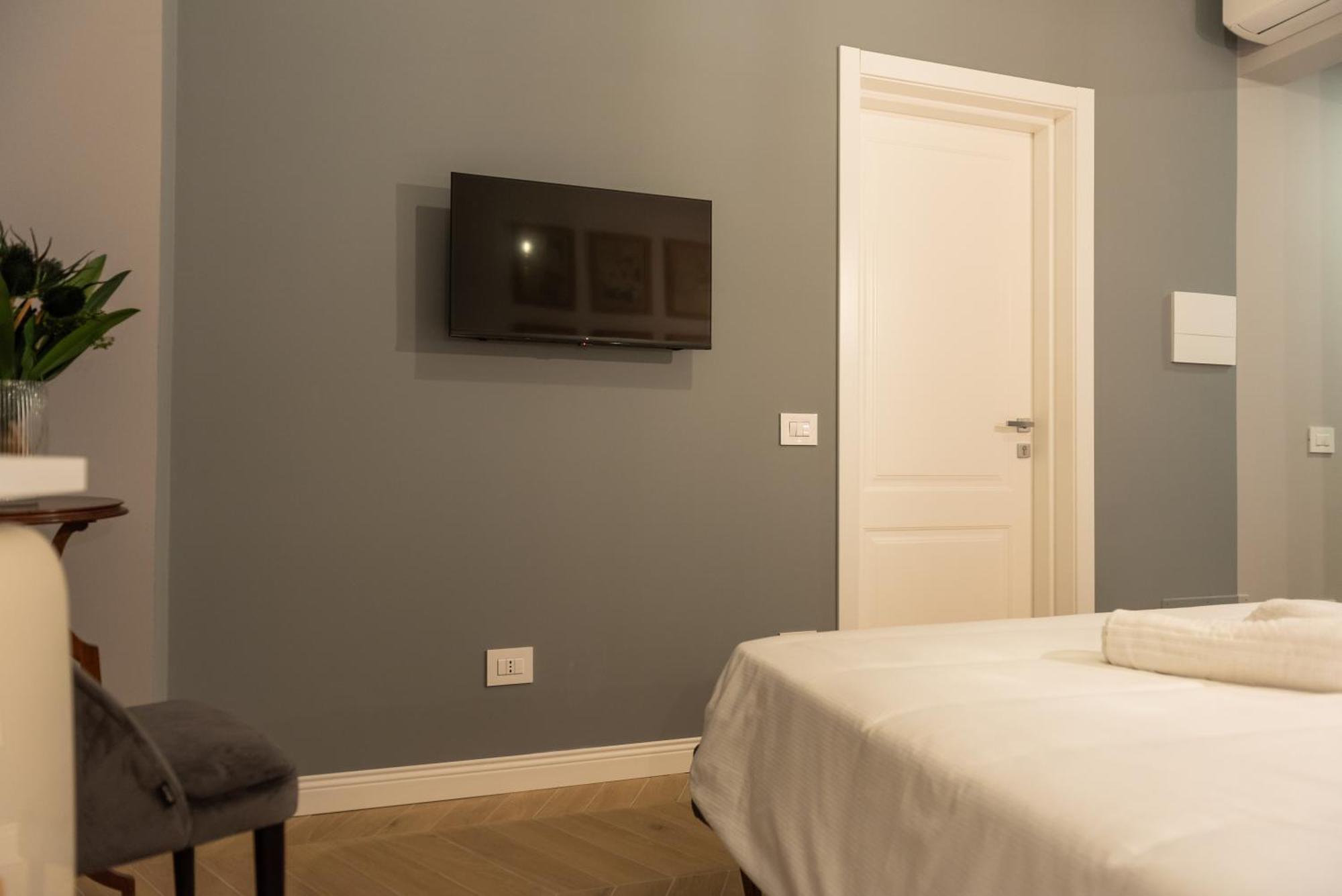 Sophia Boutique Suites Трієст Екстер'єр фото