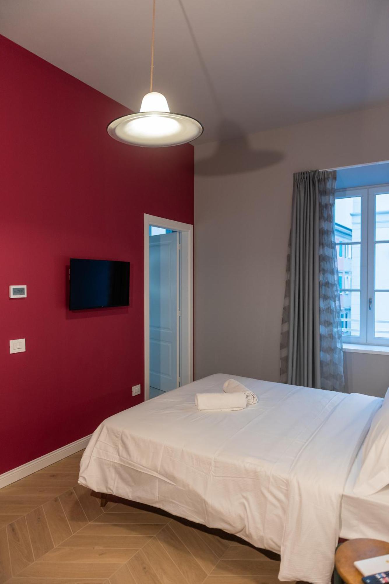 Sophia Boutique Suites Трієст Екстер'єр фото